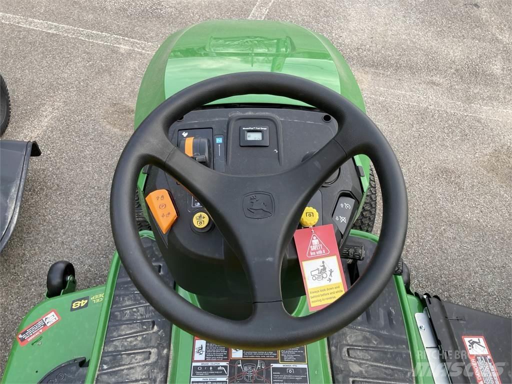 John Deere S240 Kompaktné traktory