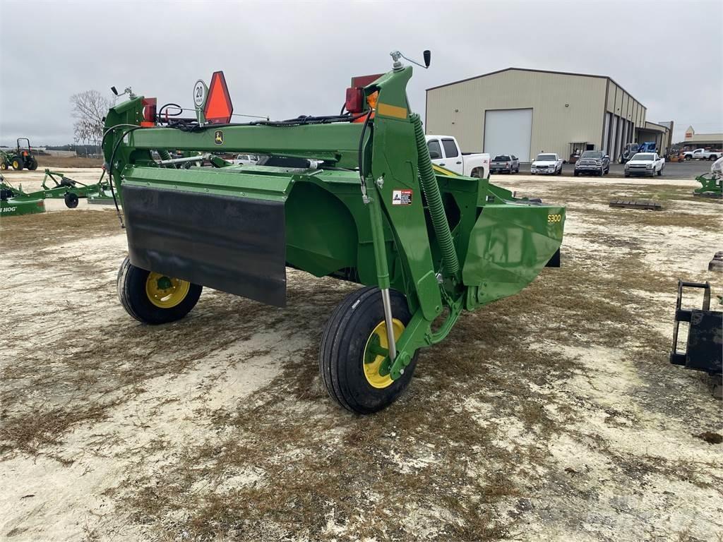 John Deere S300 Žací stroj-kondicionér