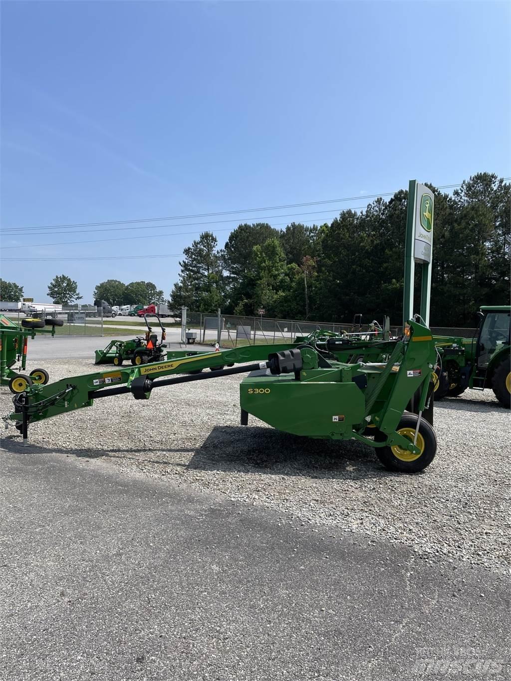 John Deere S300 Žací stroj-kondicionér