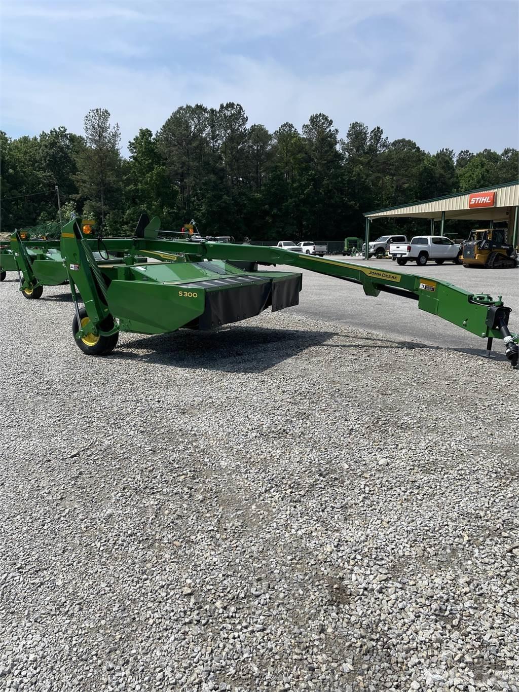 John Deere S300 Žací stroj-kondicionér