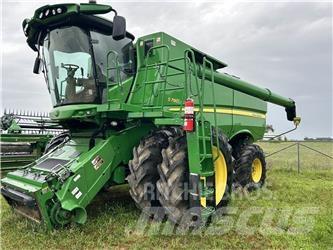 John Deere S680 Kombinované zberacie stroje