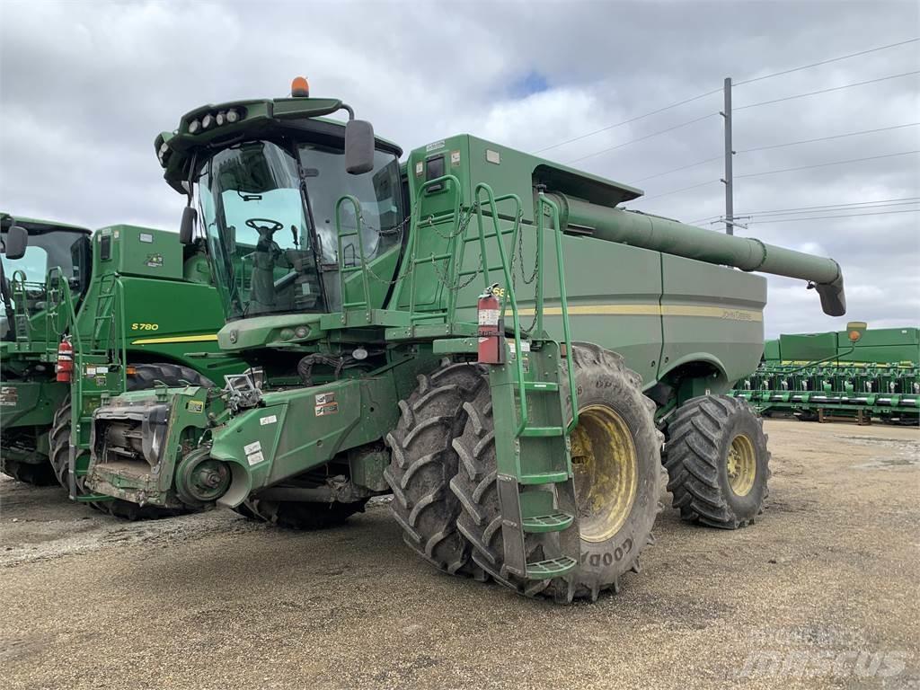 John Deere S680 Kombinované zberacie stroje