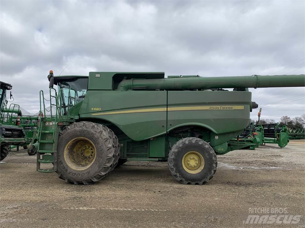 John Deere S680 Kombinované zberacie stroje