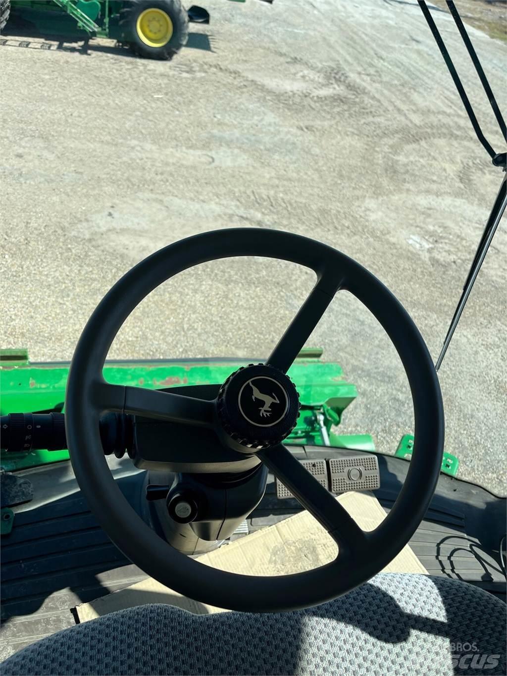 John Deere S680 Kombinované zberacie stroje