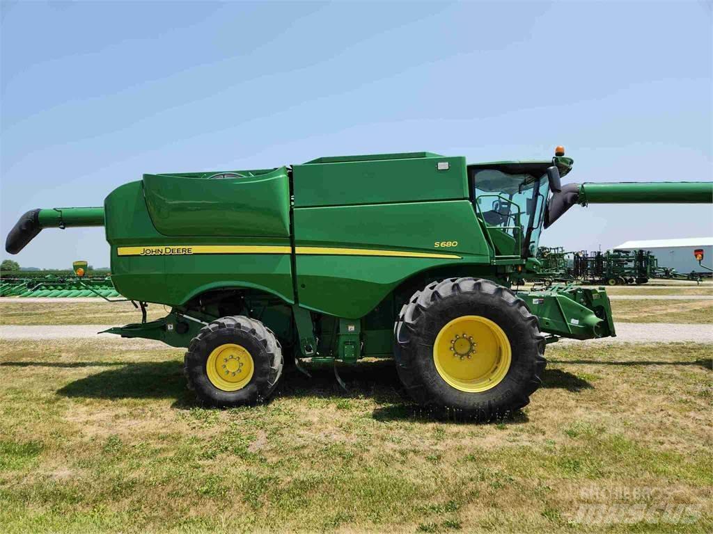 John Deere S680 Kombinované zberacie stroje