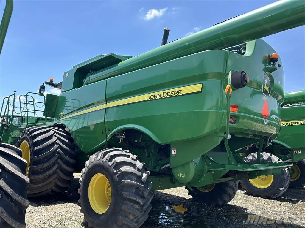 John Deere S680 Kombinované zberacie stroje