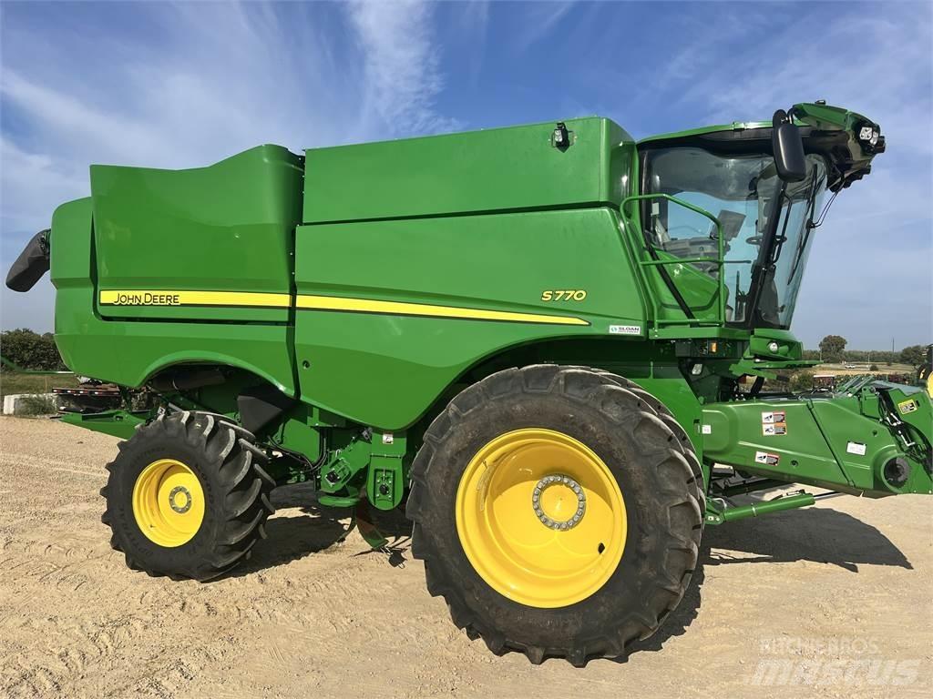 John Deere S770 Kombinované zberacie stroje