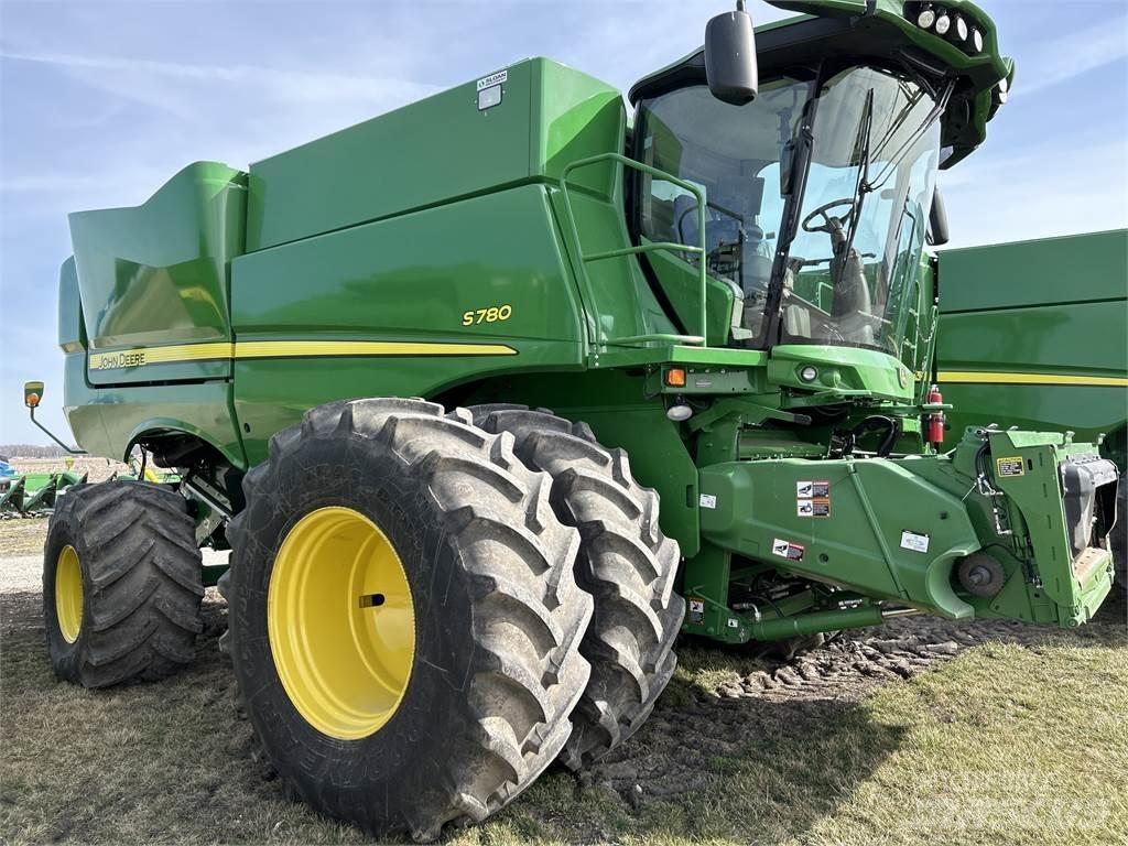 John Deere S780 Kombinované zberacie stroje