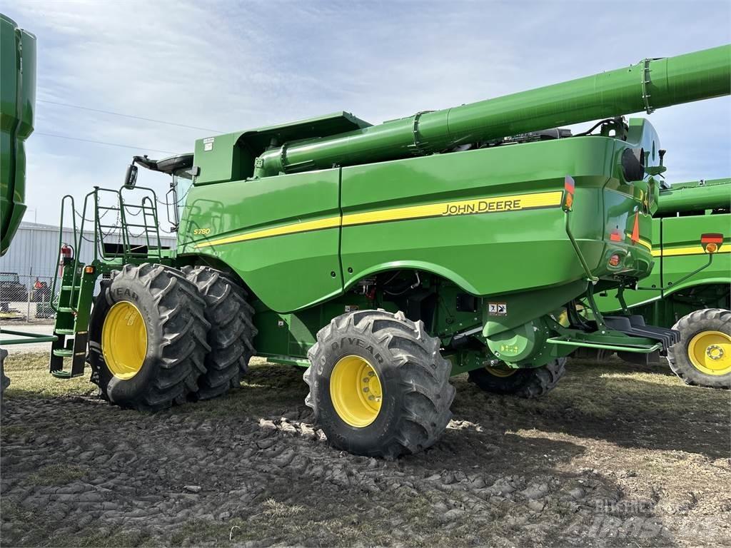 John Deere S780 Kombinované zberacie stroje