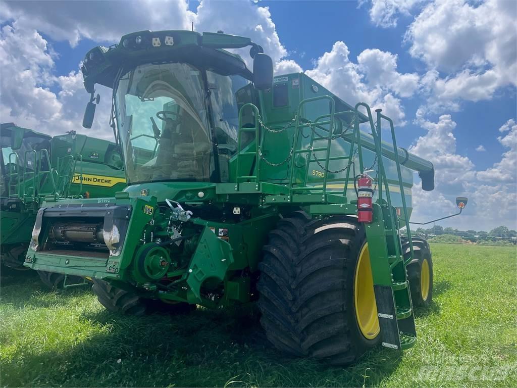 John Deere S790 Kombinované zberacie stroje