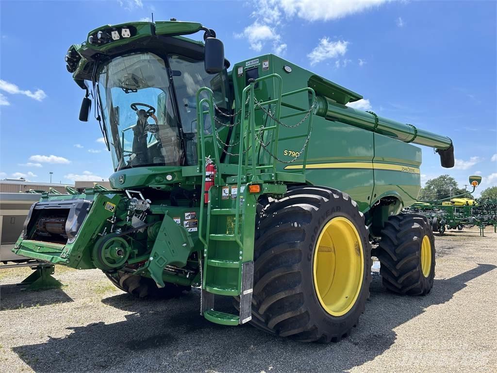 John Deere S790 Kombinované zberacie stroje