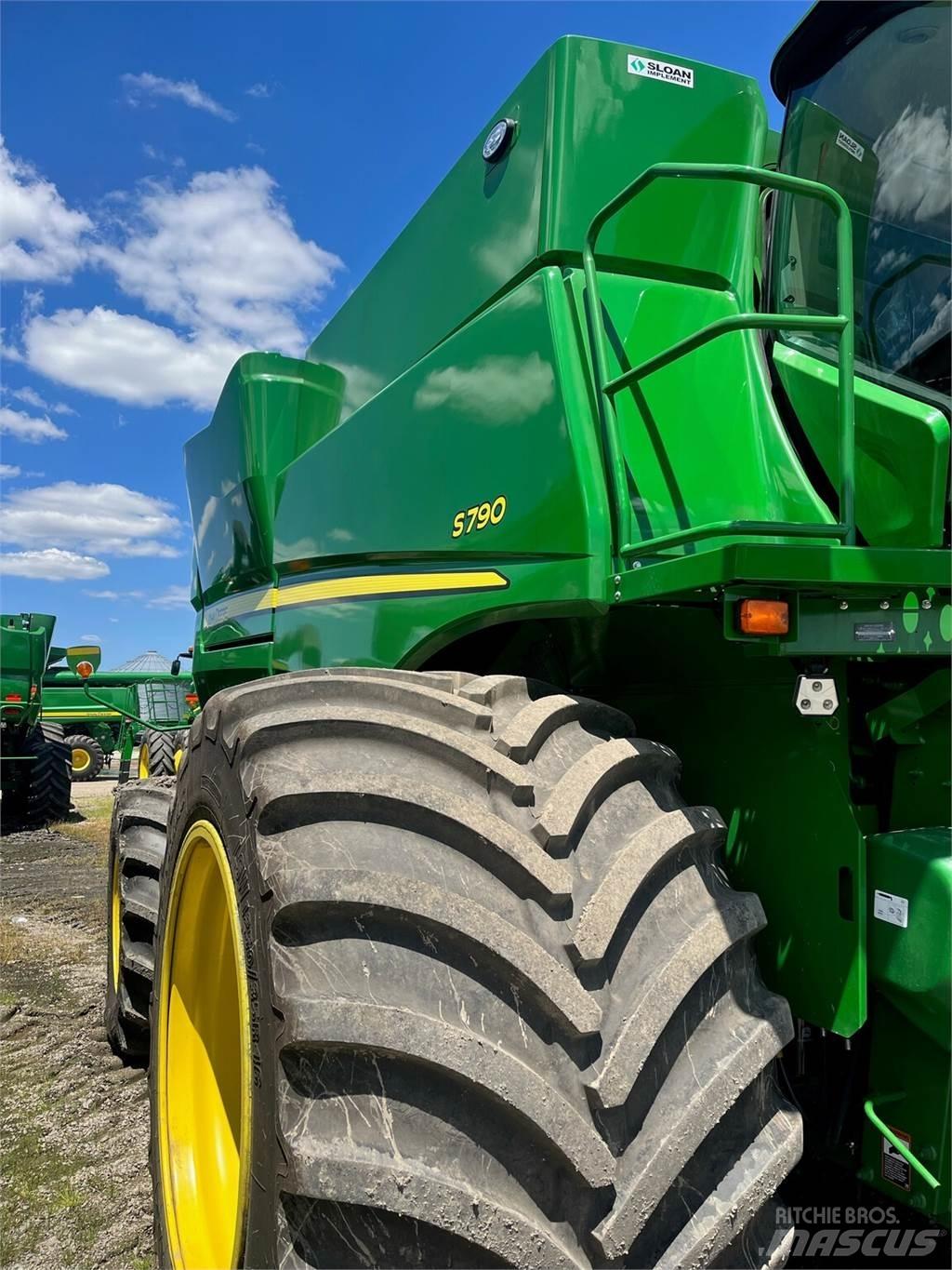 John Deere S790 Kombinované zberacie stroje