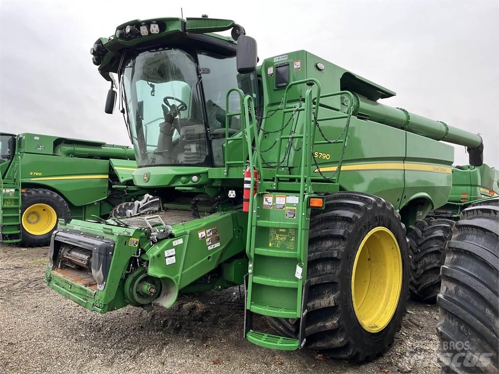 John Deere S790 Kombinované zberacie stroje