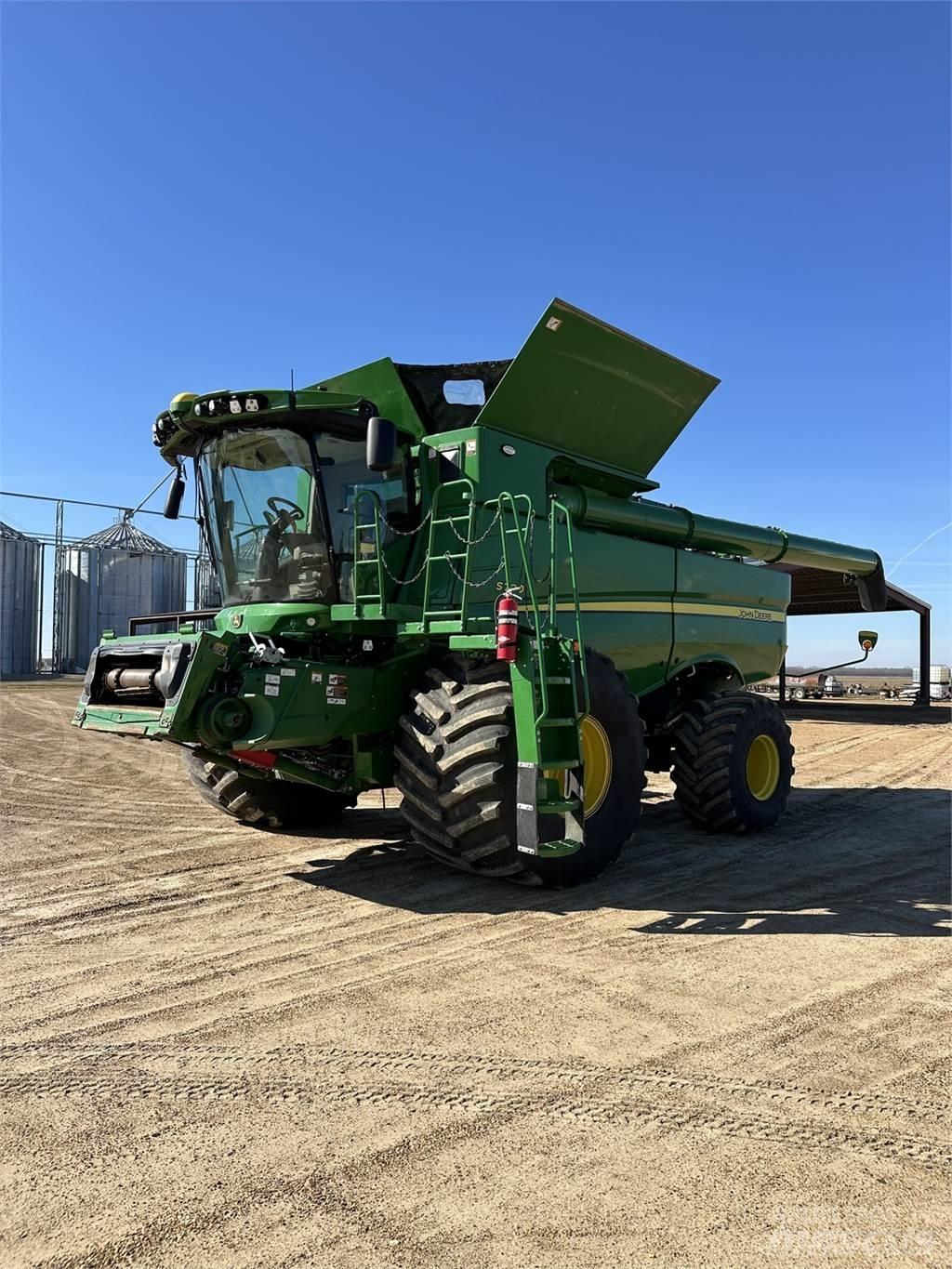 John Deere S790 Kombinované zberacie stroje