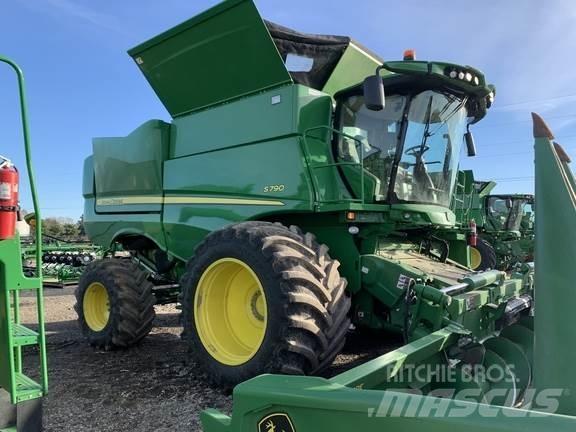 John Deere S790 Kombinované zberacie stroje