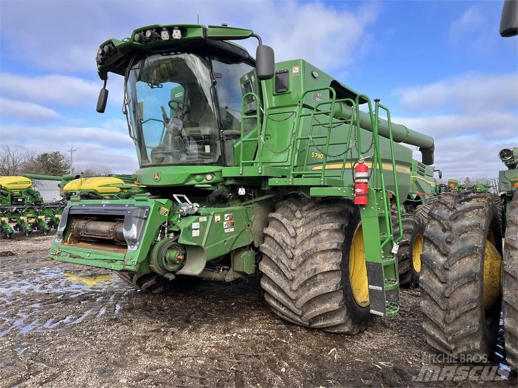 John Deere S790 Kombinované zberacie stroje