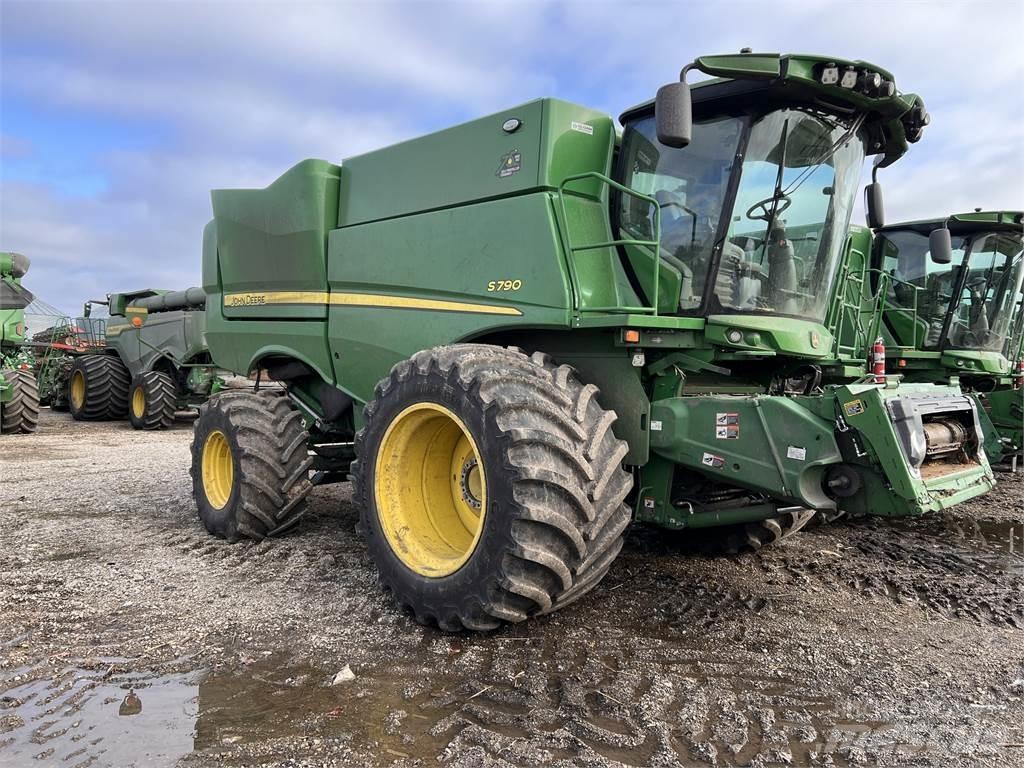 John Deere S790 Kombinované zberacie stroje
