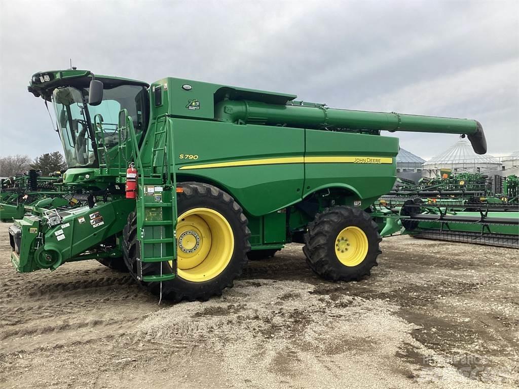 John Deere S790 Kombinované zberacie stroje