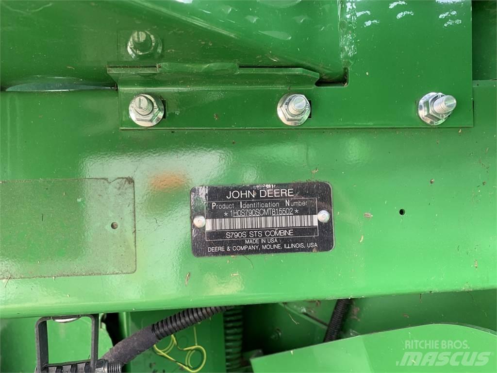 John Deere S790 Kombinované zberacie stroje