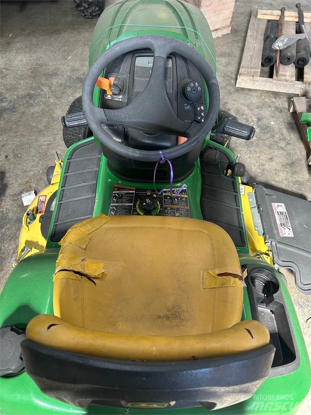 John Deere X300 Samochodné kosačky