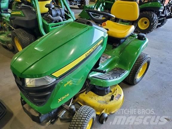 John Deere X304 Samochodné kosačky