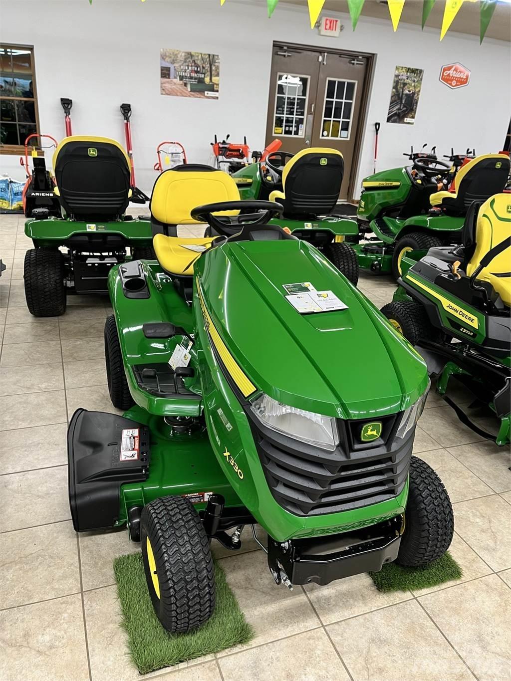 John Deere X330 Kompaktné traktory
