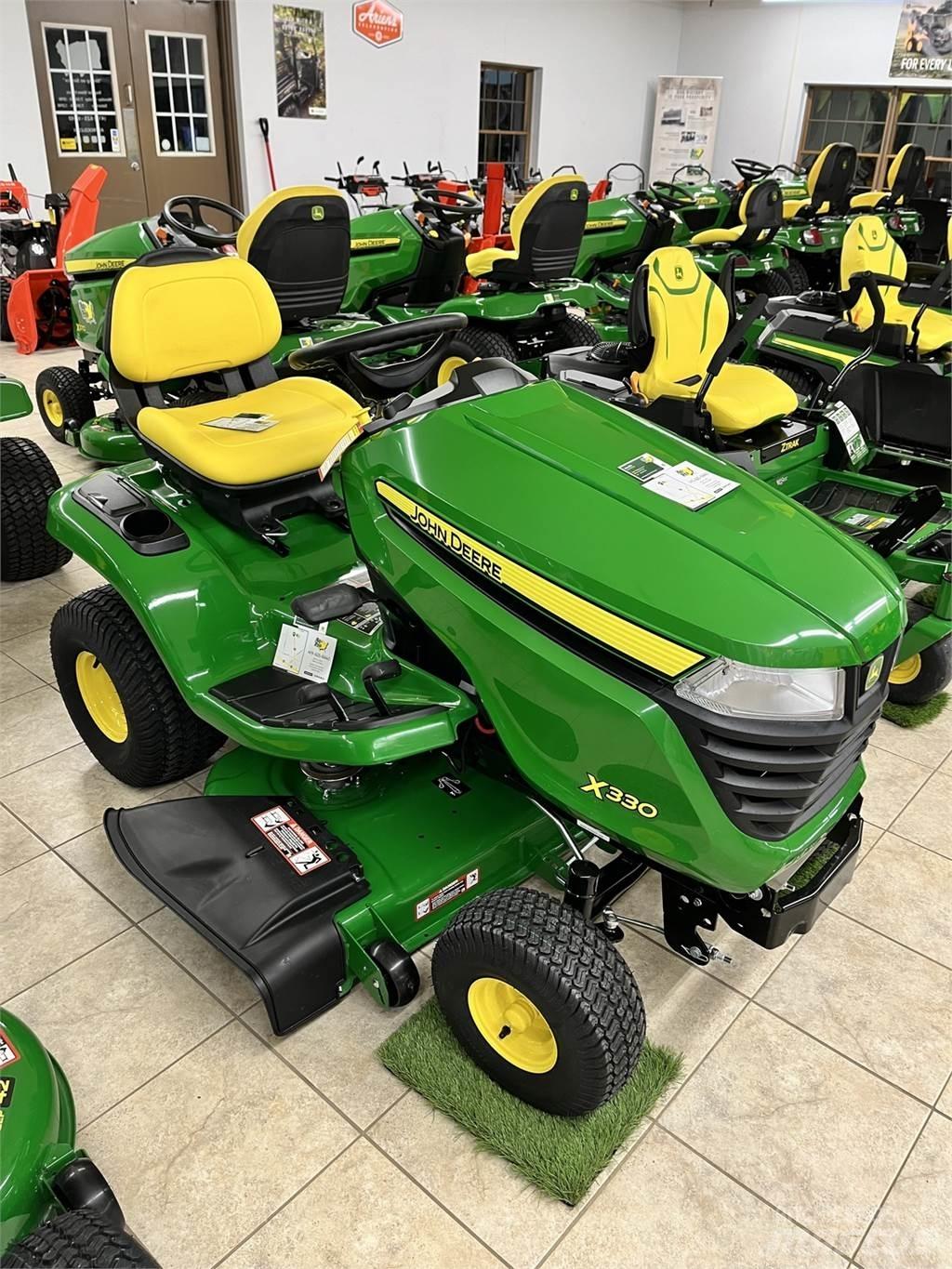 John Deere X330 Kompaktné traktory