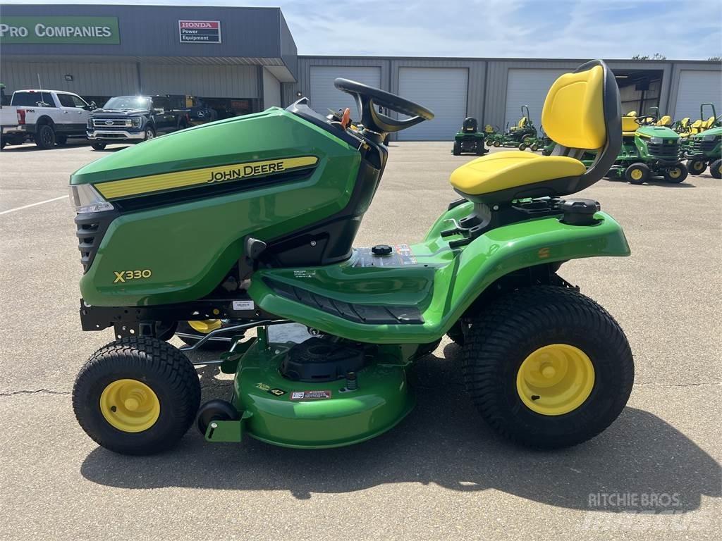 John Deere X330 Kompaktné traktory