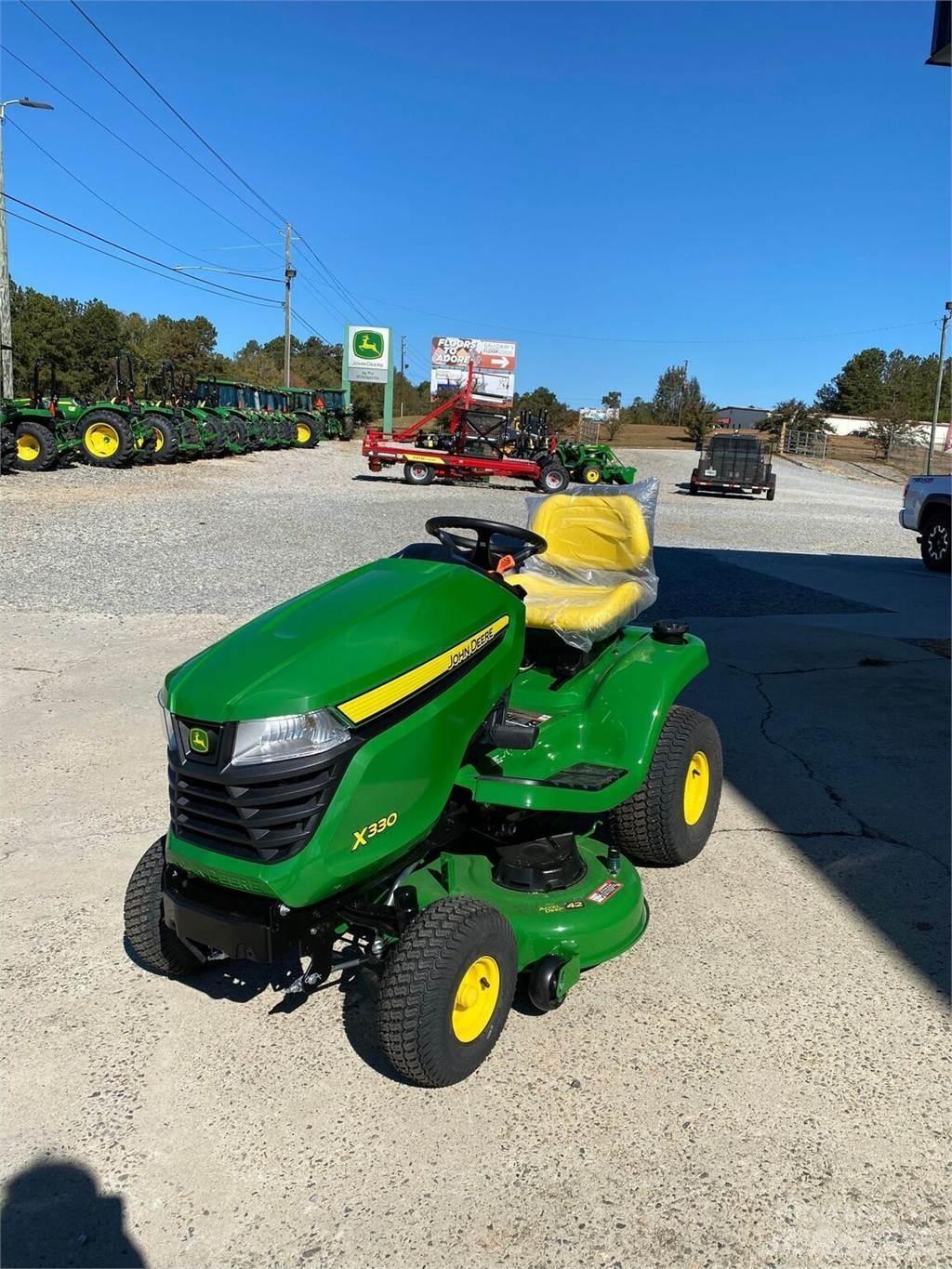 John Deere X330 Kompaktné traktory