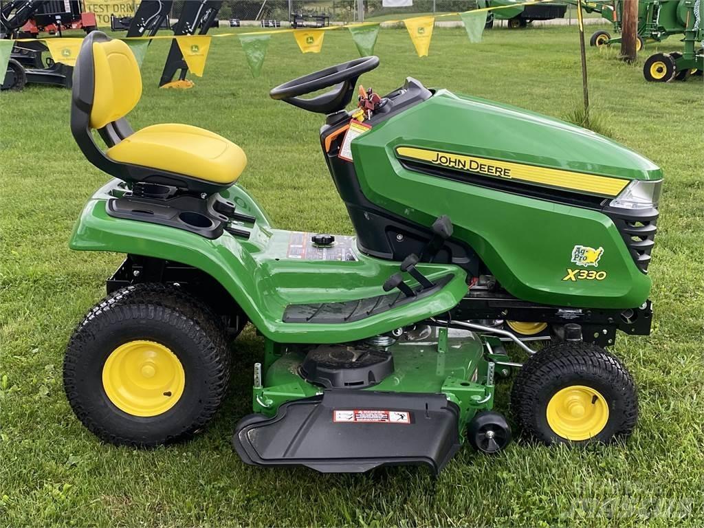 John Deere X330 Kompaktné traktory