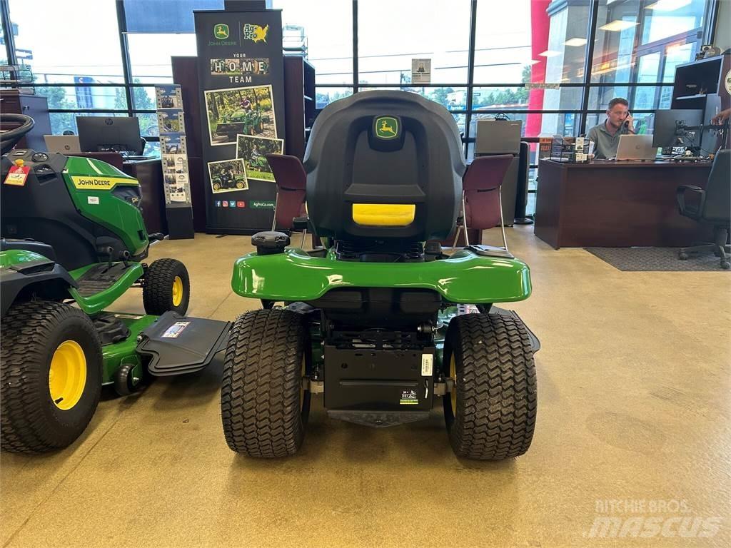 John Deere X330 Kompaktné traktory