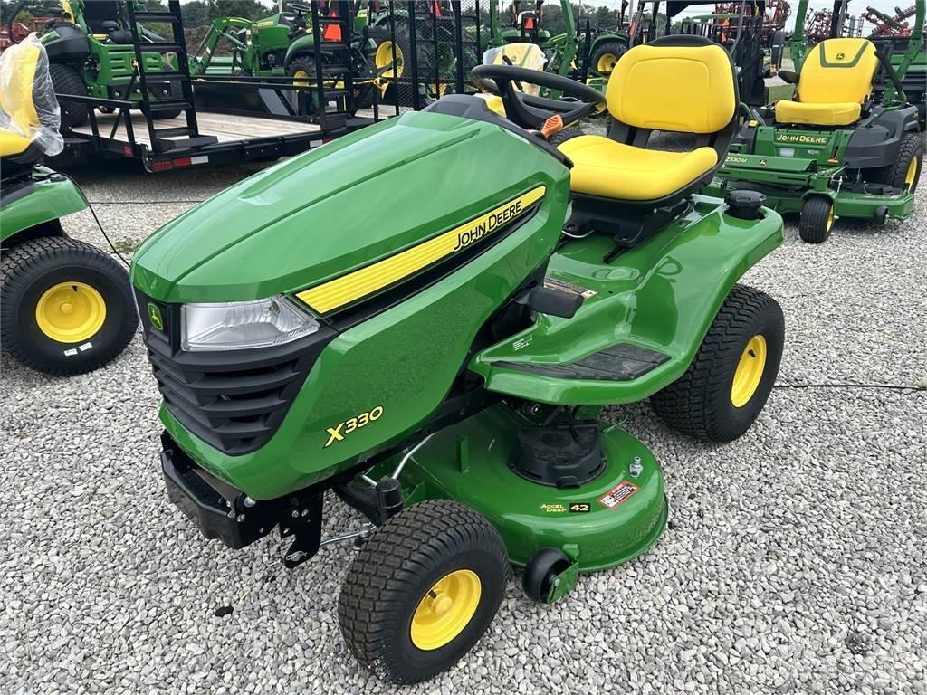 John Deere X330 Kompaktné traktory