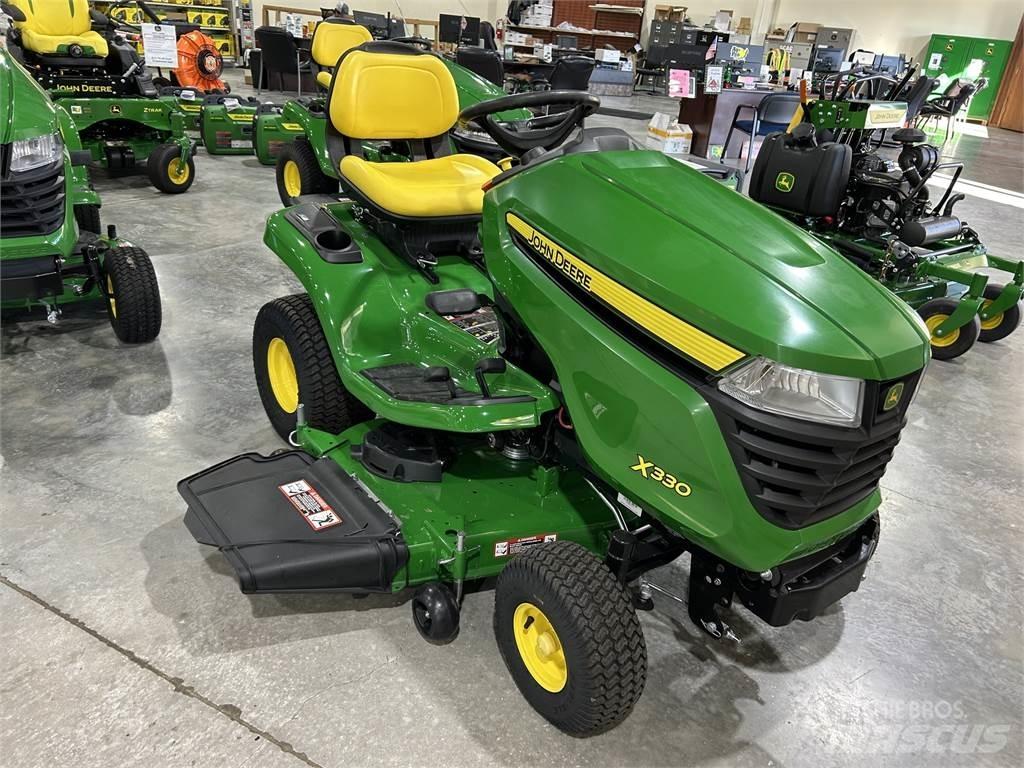 John Deere X330 Kompaktné traktory