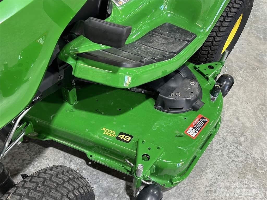John Deere X330 Kompaktné traktory