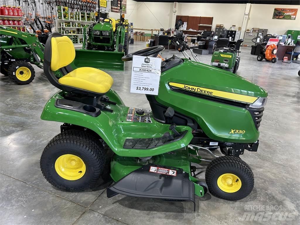 John Deere X330 Kompaktné traktory