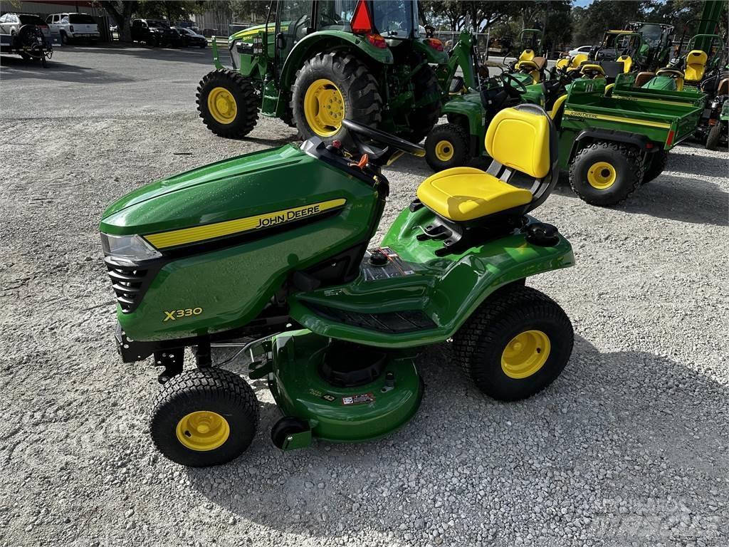 John Deere X330 Kompaktné traktory