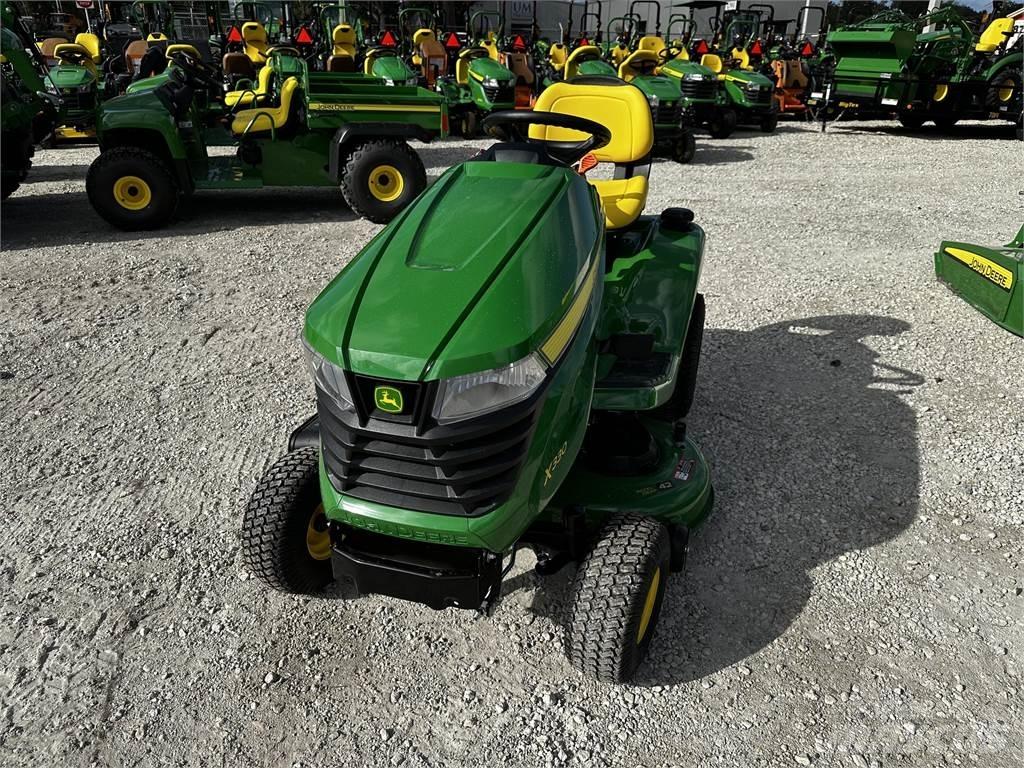 John Deere X330 Kompaktné traktory