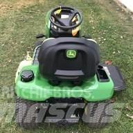 John Deere X330 Kompaktné traktory