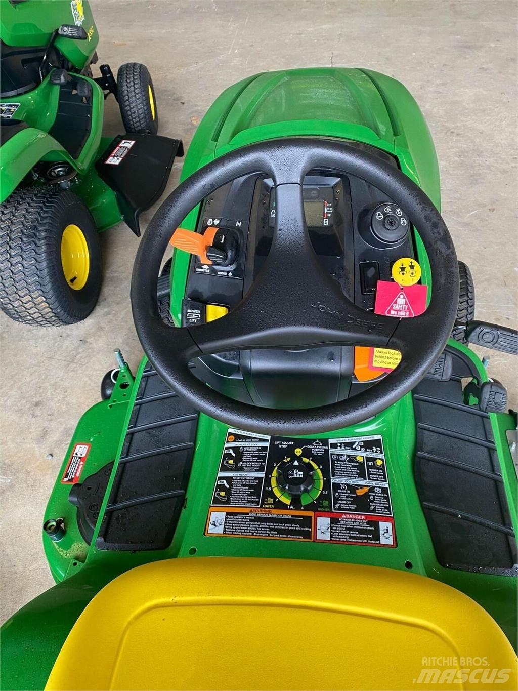 John Deere X330 Kompaktné traktory