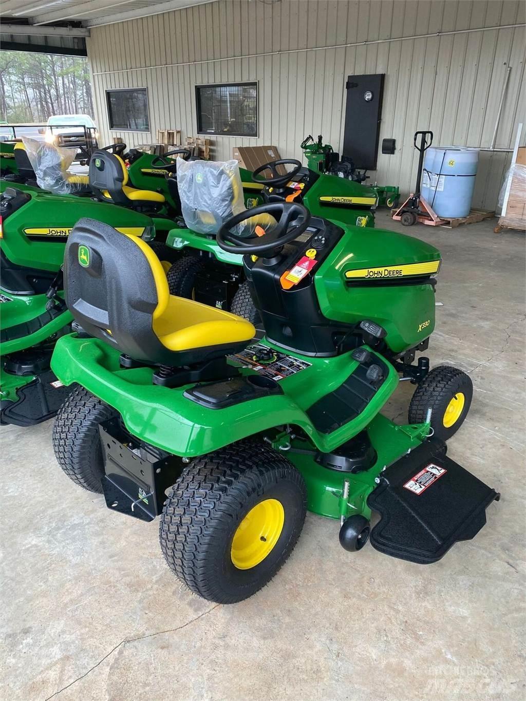 John Deere X330 Kompaktné traktory
