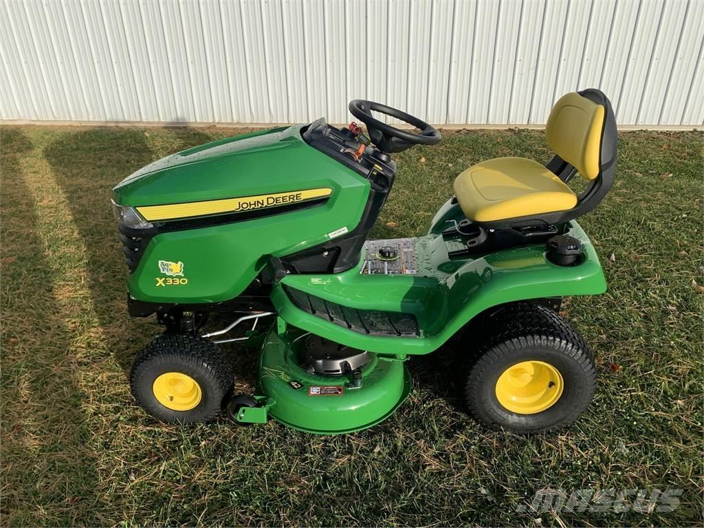 John Deere X330 Kompaktné traktory