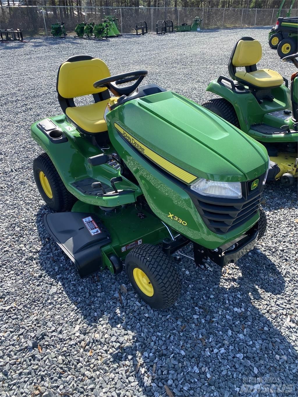 John Deere X330 Kompaktné traktory