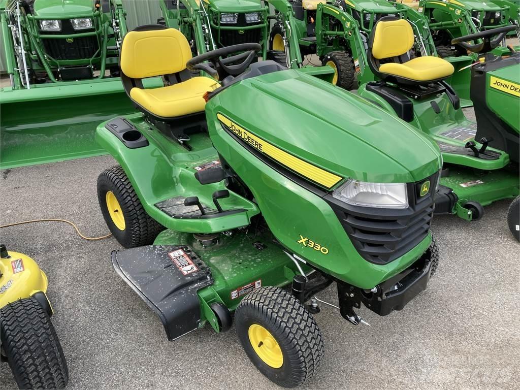 John Deere X330 Kompaktné traktory