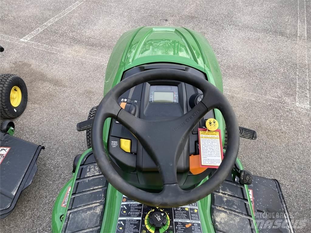 John Deere X330 Kompaktné traktory