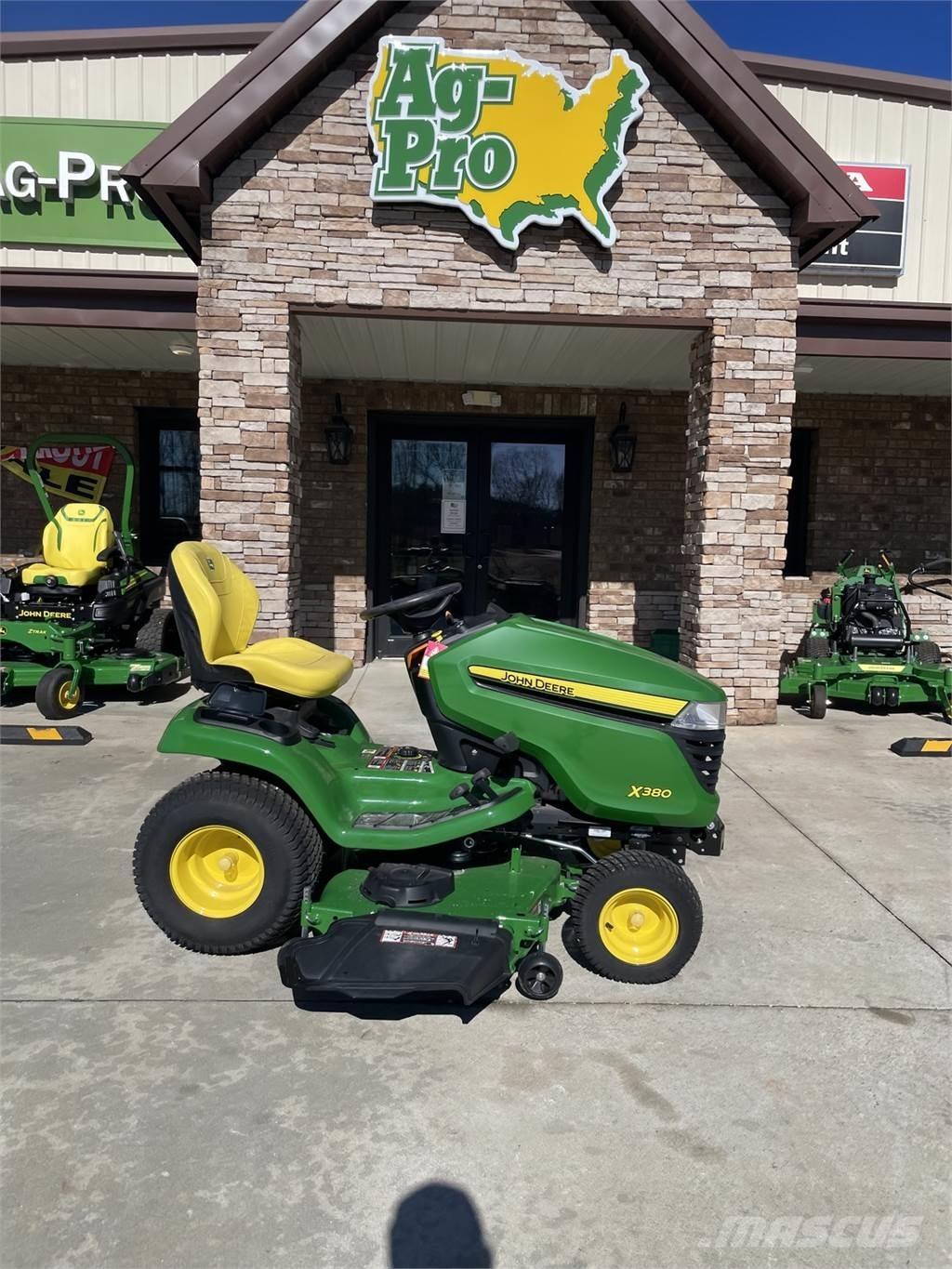 John Deere X380 Kompaktné traktory