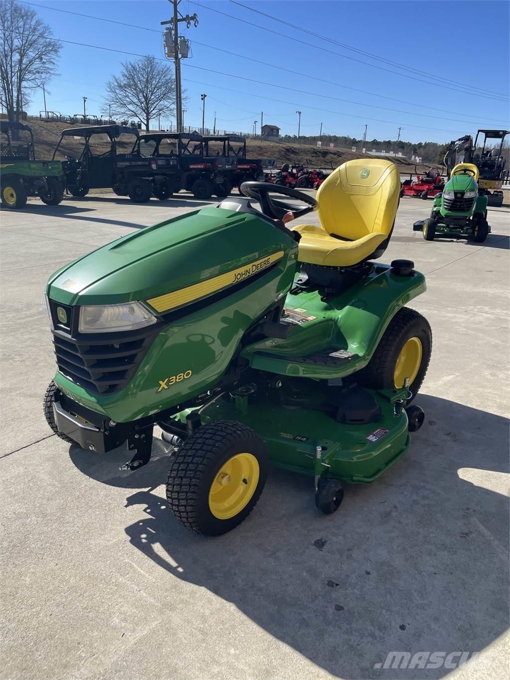 John Deere X380 Kompaktné traktory