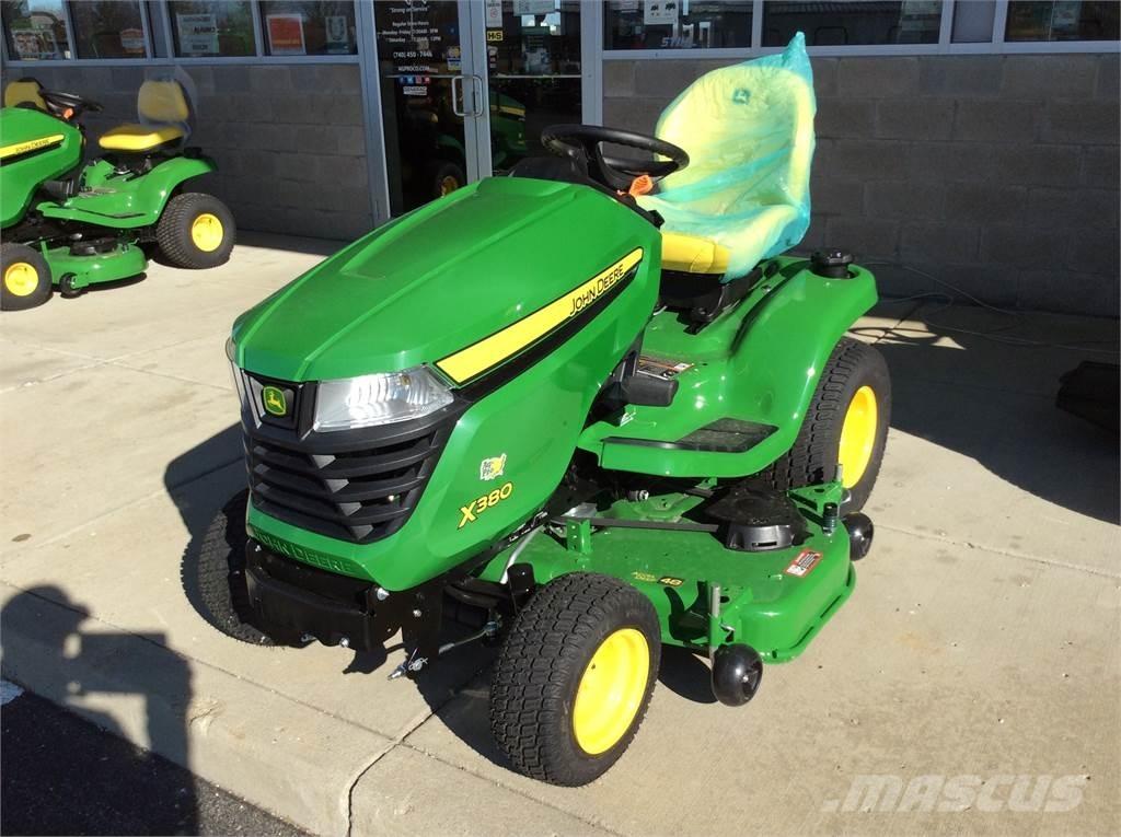 John Deere X380 Kompaktné traktory