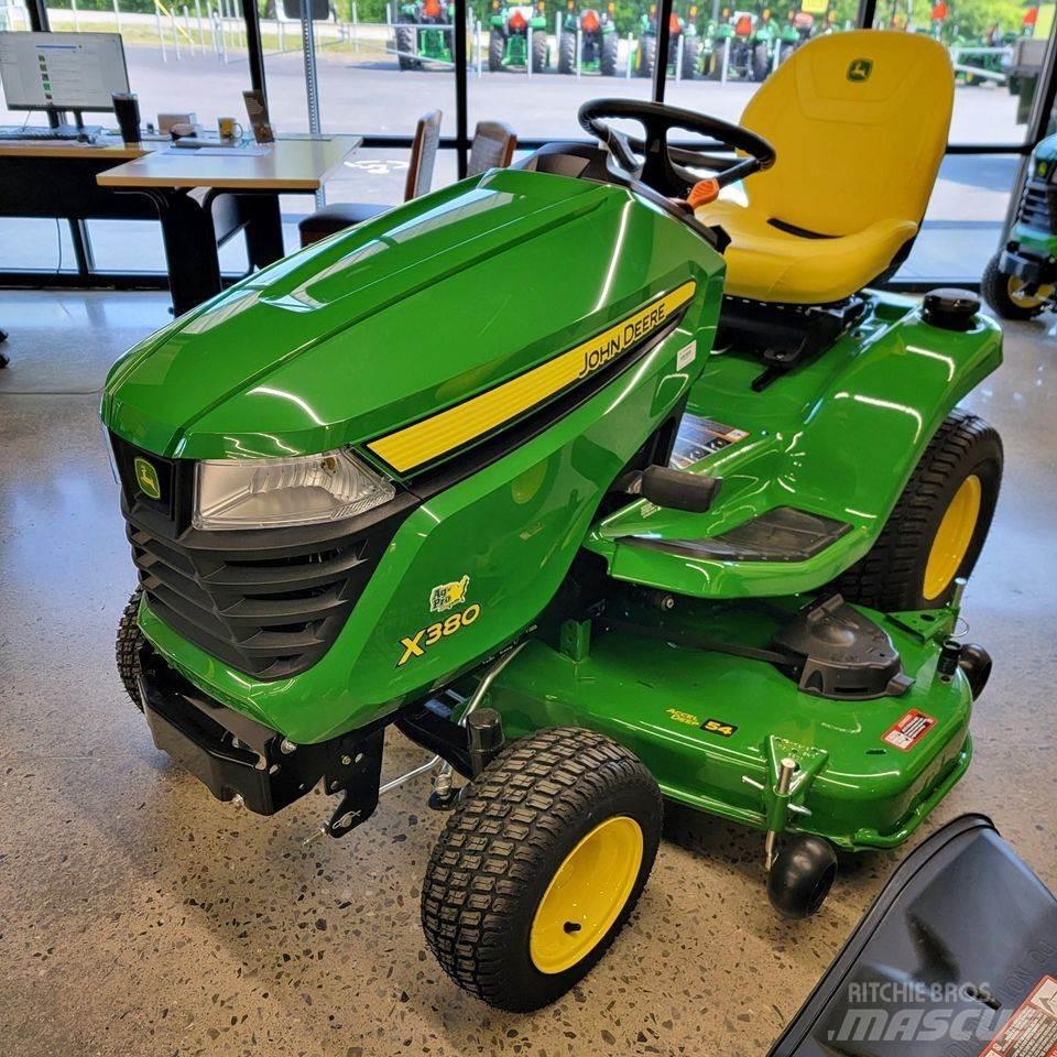 John Deere X380 Kompaktné traktory