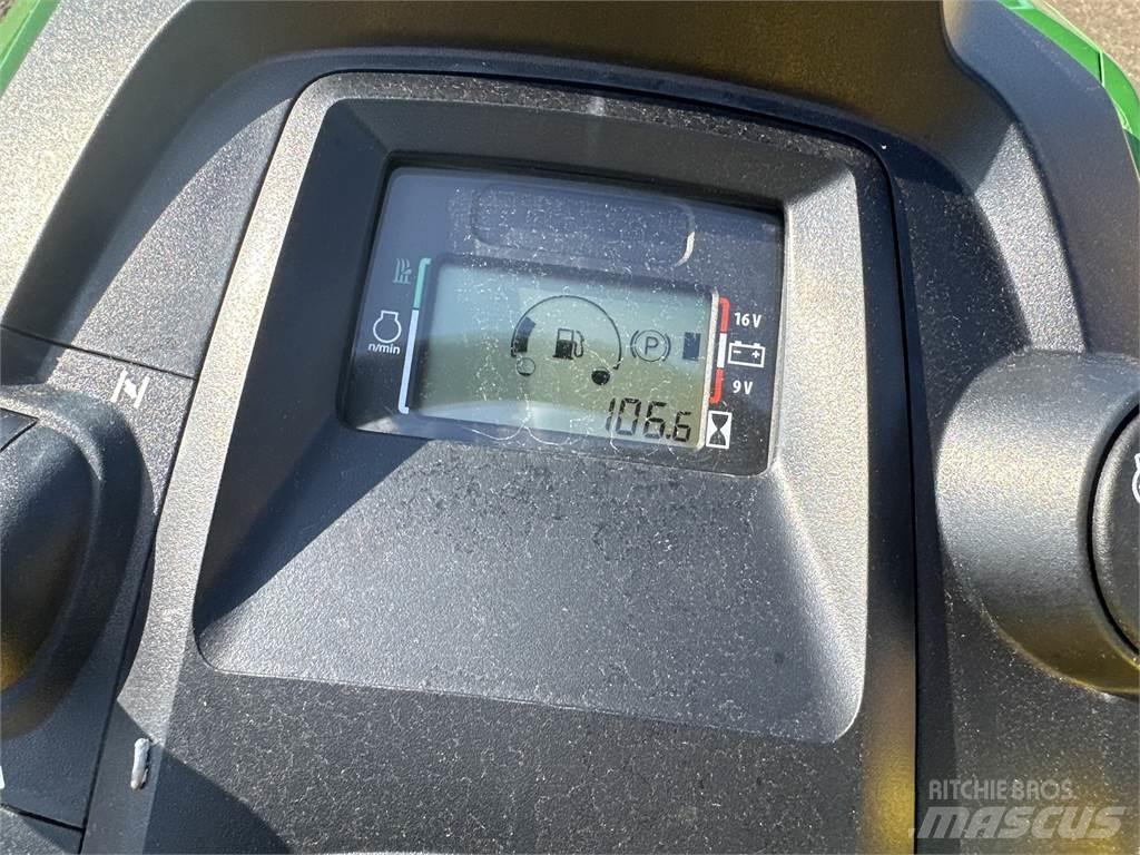 John Deere x380 Kompaktné traktory