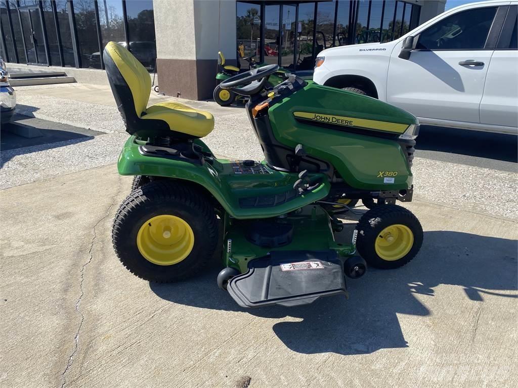 John Deere X380 Kompaktné traktory